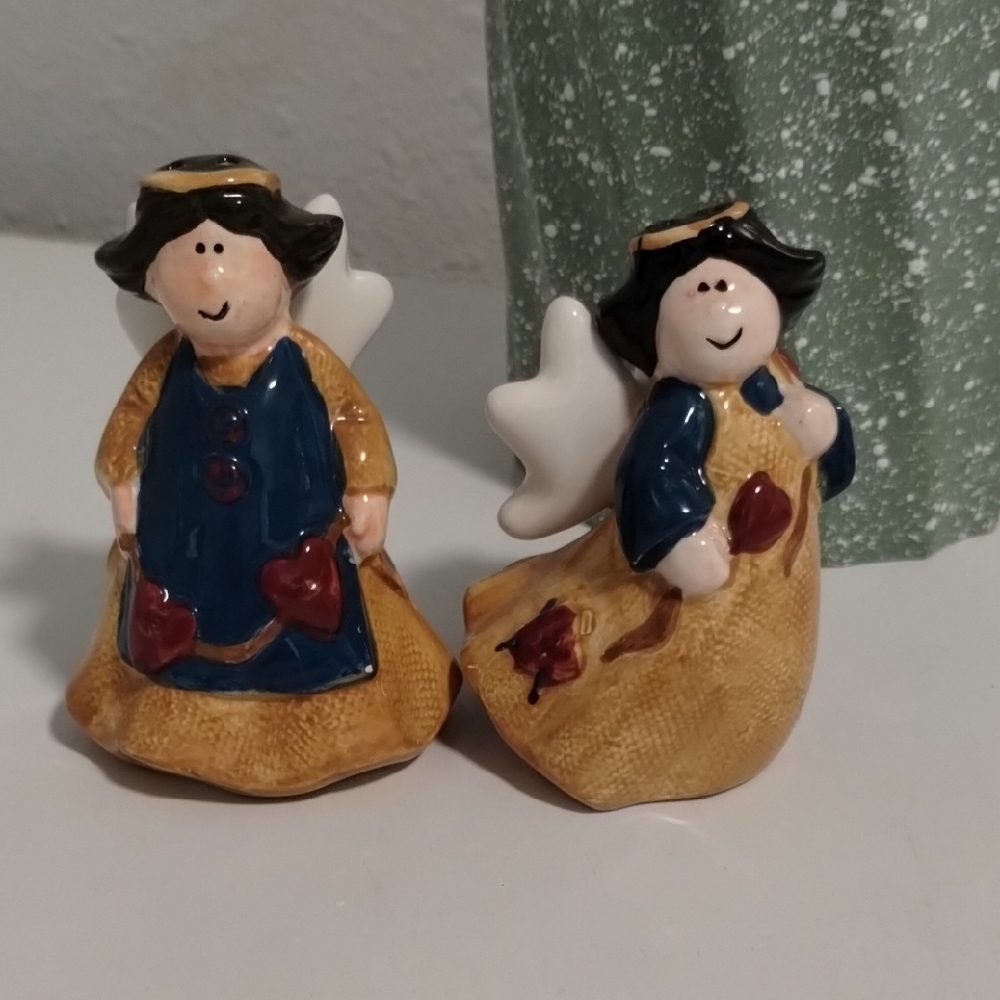 Charming Ceramic Angel Salt & Pepper Shakers Figurines